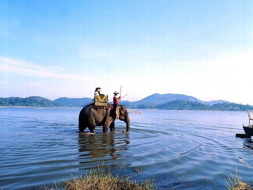 Legendary beauty of Lak lake  - ảnh 2